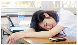高校生の睡眠時間と眠気 昼寝が有効 昼食後15分だけ寝るのはムズいので私は…